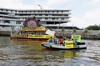 Bild: Wasserdemo auf der Elbe