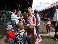 Bild: Neuen Zug in Leinefelde begr&uuml;&szlig;t