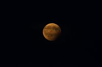 Bild: Partielle Mondfinsternis am Montag