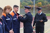 Bild: Leistungsspange von jungen Feuerwehrleuten erk&auml;mpft
