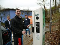 Bild: Lades&auml;ule in Betrieb genommen