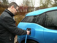 Bild: Lades&auml;ule in Betrieb genommen