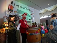 Bild: Empfang im Foyer am Rosenmontag