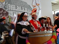 Bild: Empfang im Foyer am Rosenmontag