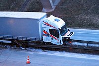 Bild: In Mittelleitplanke gekracht