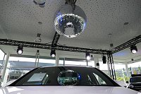 Bild: Afterwork-Party im Mercedes-Autohaus