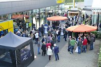 Bild: Afterwork-Party im Mercedes-Autohaus