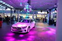 Bild: Afterwork-Party im Mercedes-Autohaus