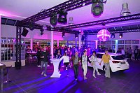 Bild: Afterwork-Party im Opel-Autohaus