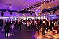 Bild: Afterwork-Party im Mercedes-Autohaus