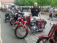 Trotz der wochenlangen Hitze kamen zum diesjährigen Treffen über 100 Besitzer eines Mopeds, Motorrollers, Motorrades oder Dreirades der tschechischen Marken Jawa oder CZ auf das Gelände der Festscheune in Röblingen am See (Sachsen-Anhalt) Bild: Trotz der wochenlangen Hitze kamen zum diesjährigen Treffen über 100 Besitzer eines Mopeds, Motorrollers, Motorrades oder Dreirades der tschechischen Marken Jawa oder CZ auf das Gelände der Festscheune in Röblingen am See (Sachsen-Anhalt)