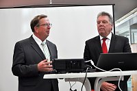 Bild: &Uuml;bergabe digitalisierter Zeitungen