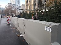 Bild: Weihnachtsmarkt-Festung in Berlin