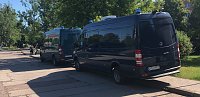 Bild: Die Polizei ist mit mehreren Fahrzeugen am Tatort