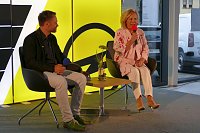 Bild: Marijke Amado begeisterte im Autohaus Peter mit lecker Abend
