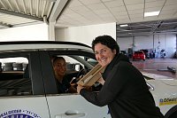 Bild: Autos an THC-M&auml;dels &uuml;bergeben