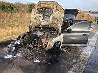Autobrand auf Autobahn Bild: Autobrand auf Autobahn