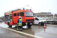 Bild: Transporter in der Mittelleitplanke