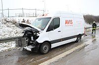 Bild: Transporter in der Mittelleitplanke