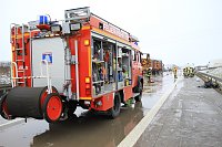 Bild: Transporter in der Mittelleitplanke