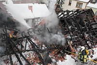 Bild: Dachstuhlbrand griff auf Nachbarh&auml;user &uuml;ber