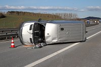 Bild: Reifenplatzer f&uuml;hrt zu Unfall
