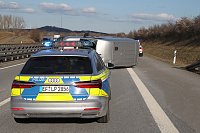 Bild: Reifenplatzer f&uuml;hrt zu Unfall