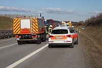 Bild: Reifenplatzer f&uuml;hrt zu Unfall