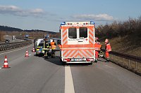 Bild: Reifenplatzer f&uuml;hrt zu Unfall
