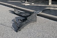 Bild: Reifenplatzer f&uuml;hrt zu Unfall