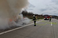 Bild: Ausgebranntes Auto auf der A38 bei Leinefelde
