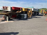 Bild: Umgekippter Lkw auf der A38