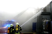 Bild: Brand wird unter Kontrolle gebracht