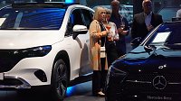 Bild: Im Mercedes-Autohaus Peter: Mobilit&auml;t traf Musik