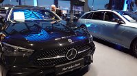 Bild: Im Mercedes-Autohaus Peter: Mobilit&auml;t traf Musik