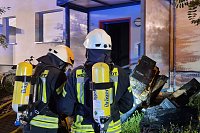 Bild: Einsatzkr&auml;fte bei einem Kellerbrand 