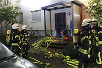 Bild: Einsatzkr&auml;fte bei einem Kellerbrand 
