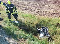 Bikerin bei Sturz schwer verletzt Bild: Bikerin bei Sturz schwer verletzt