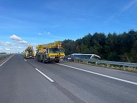Bild: Verungl&uuml;ckter Bus an der A38
