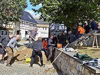 Bild: Mahnmalsanierung in Breitenbach