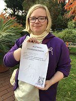 Bild: Studierende der Hochschule Nordhausen erleben die beruhigende Wirkung einer Alpaka-Wanderung auf der Alpaka-Farm Munkelt in Hohenm&ouml;lsen