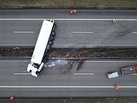 Bild: Sattelschlepper auf der A38 umgekippt