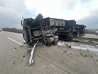 Bild: Sattelschlepper auf der A38 umgekippt