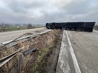 Bild: Sattelschlepper auf der A38 umgekippt