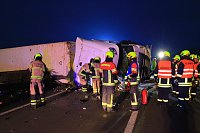 Bild: Sattelschlepper auf der A38 umgekippt