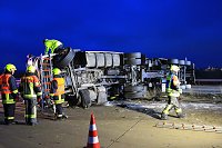 Bild: Sattelschlepper auf der A38 umgekippt