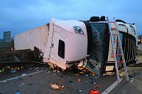 Bild: Sattelschlepper auf der A38 umgekippt