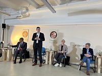 Bild: Wahlpodium mit Fragen der regionalen Wirtschaft