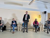Bild: Wahlpodium mit Fragen der regionalen Wirtschaft