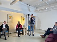 Bild: Wahlpodium mit Fragen der regionalen Wirtschaft